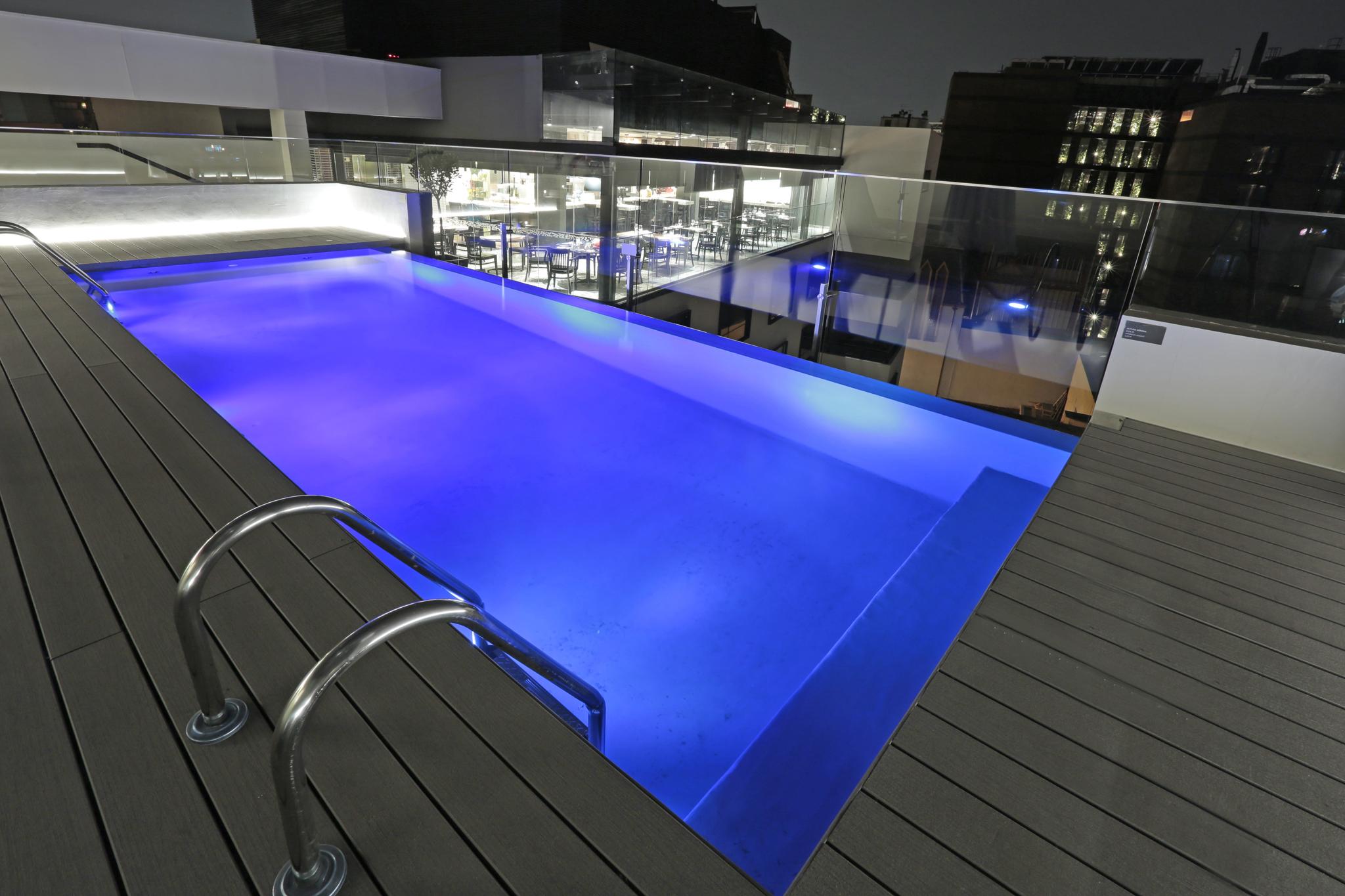 호텔 쿰브레스 라스타리아 산티아고 외부 사진 The rooftop pool at the Mandarin Oriental, Barcelona