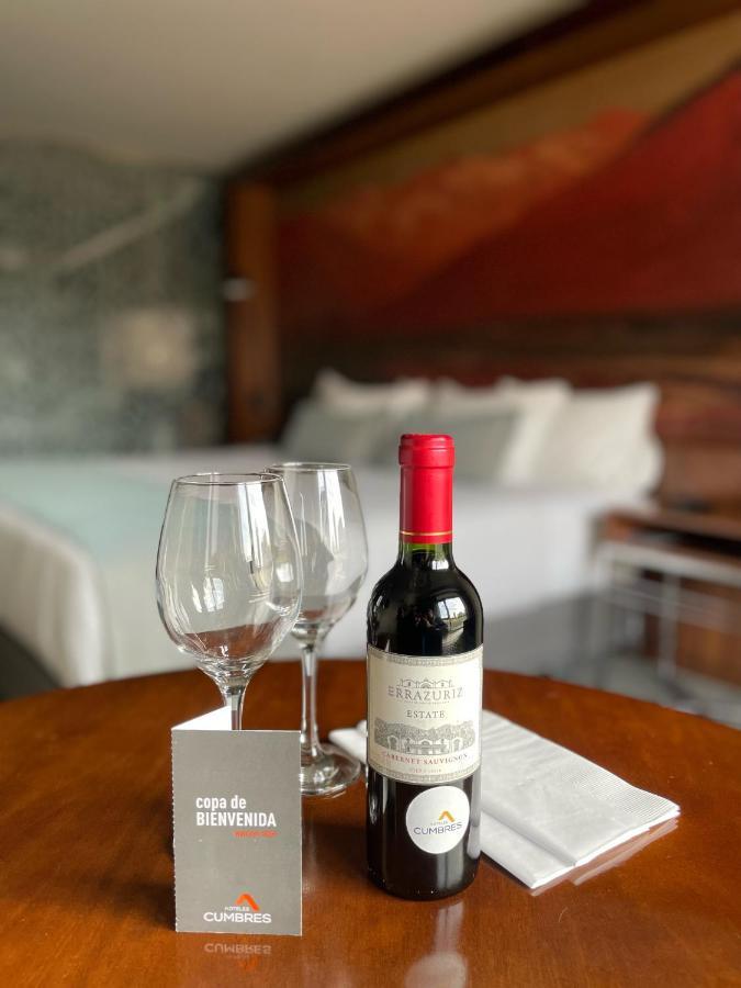 호텔 쿰브레스 라스타리아 산티아고 외부 사진 A bottle of wine