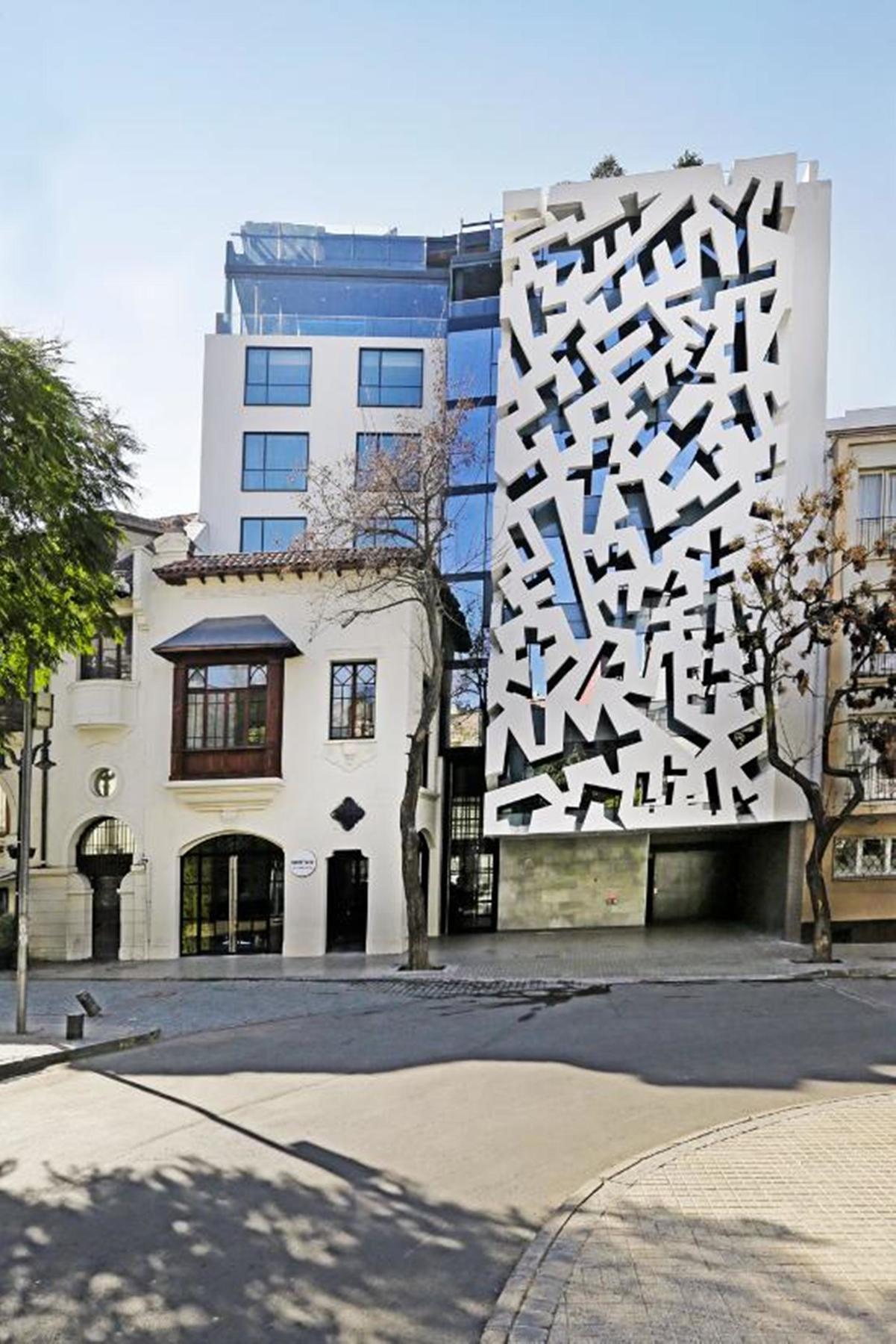 호텔 쿰브레스 라스타리아 산티아고 외부 사진 The building in 2012