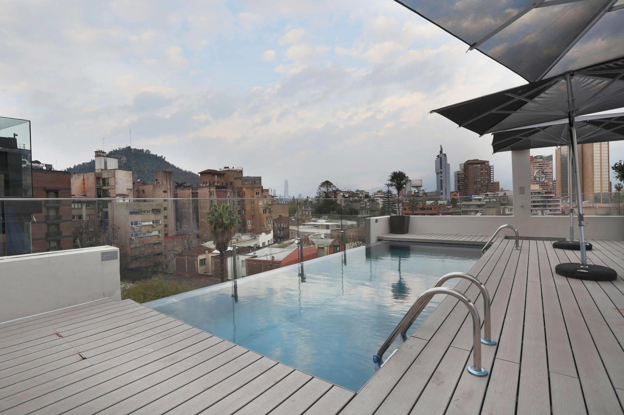 호텔 쿰브레스 라스타리아 산티아고 외부 사진 Rooftop pool at Hotel Porta Fira