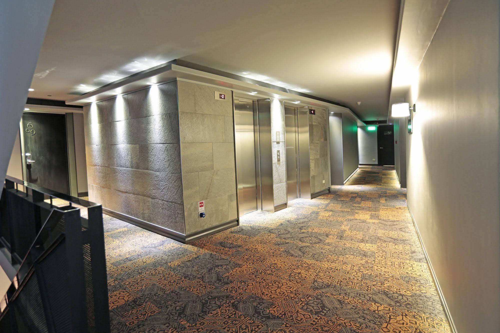 호텔 쿰브레스 라스타리아 산티아고 외부 사진 The elevators at the 10th floor