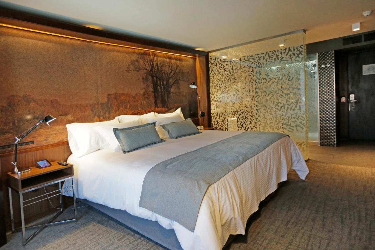 호텔 쿰브레스 라스타리아 산티아고 외부 사진 A room at the hotel