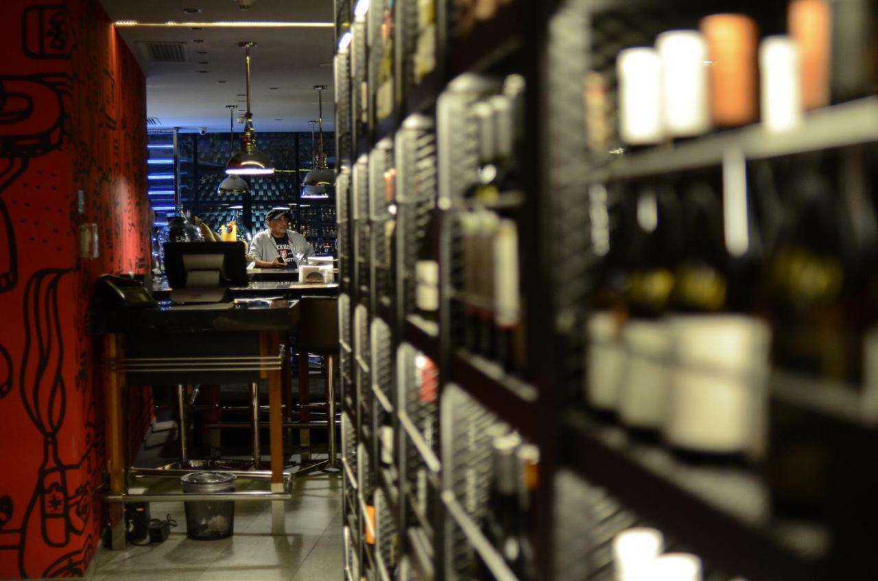 호텔 쿰브레스 라스타리아 산티아고 외부 사진 Wine cellar