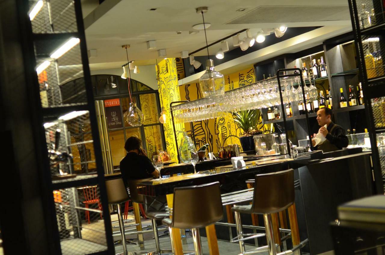 호텔 쿰브레스 라스타리아 산티아고 외부 사진 The bar at the restaurant